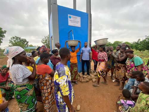 Inauguration d'un château d'eau à Tohoueta